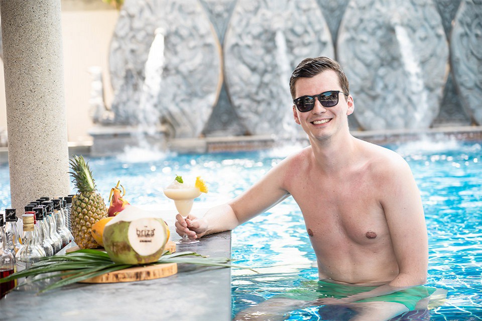 Pool Bar