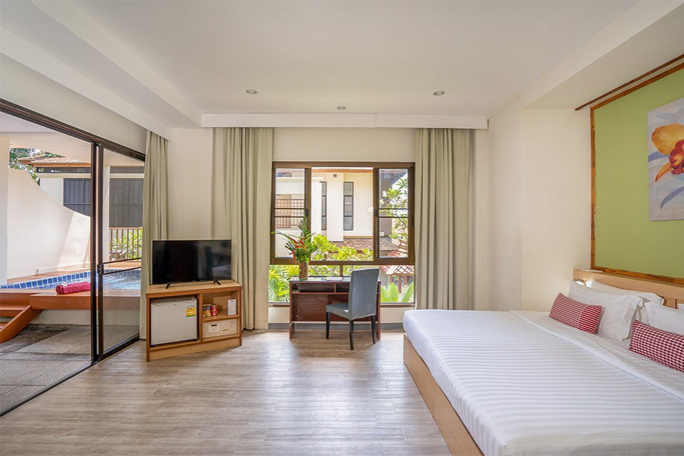 Deluxe Room with Plunge Pool