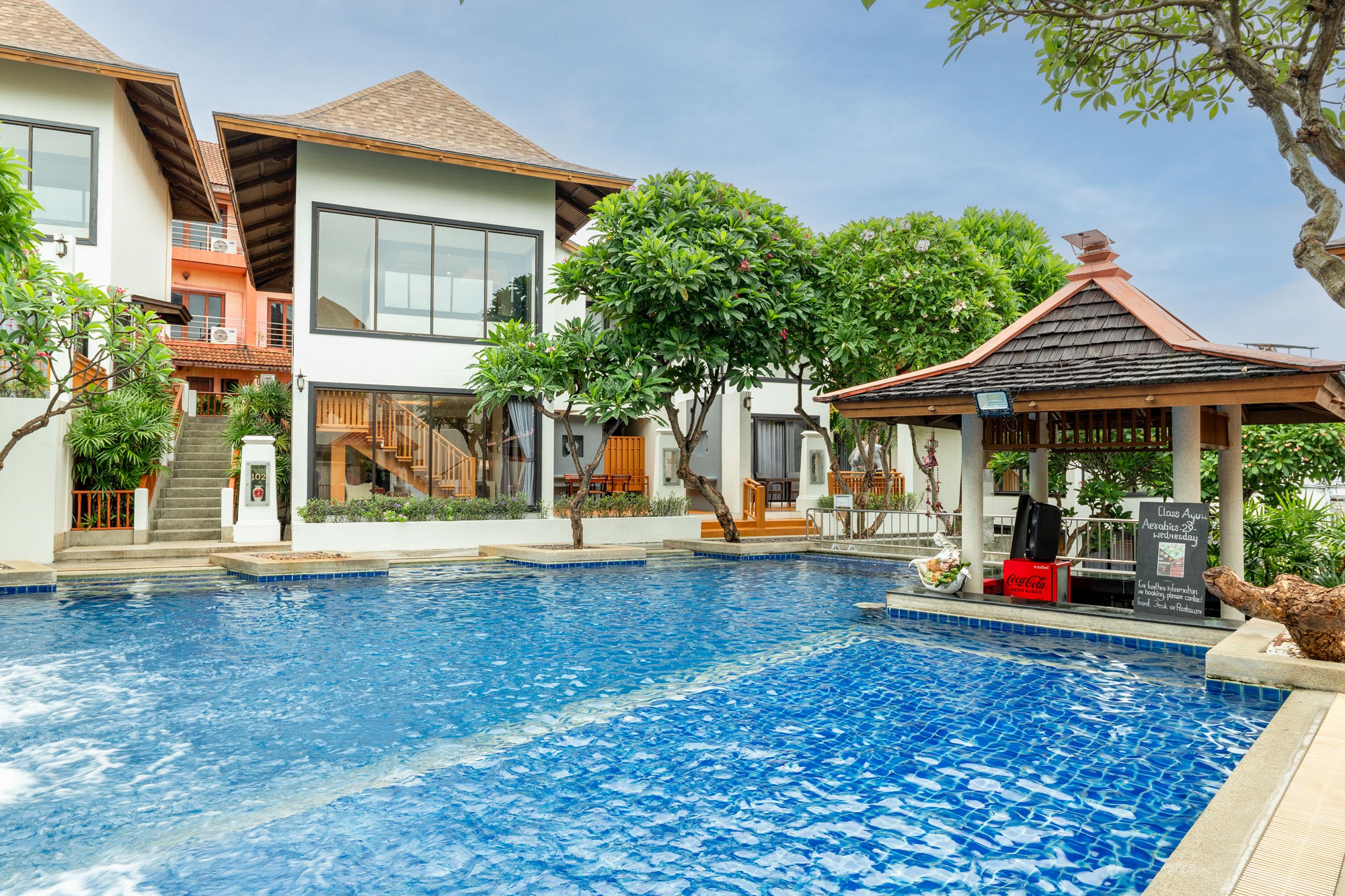 Pool Bar